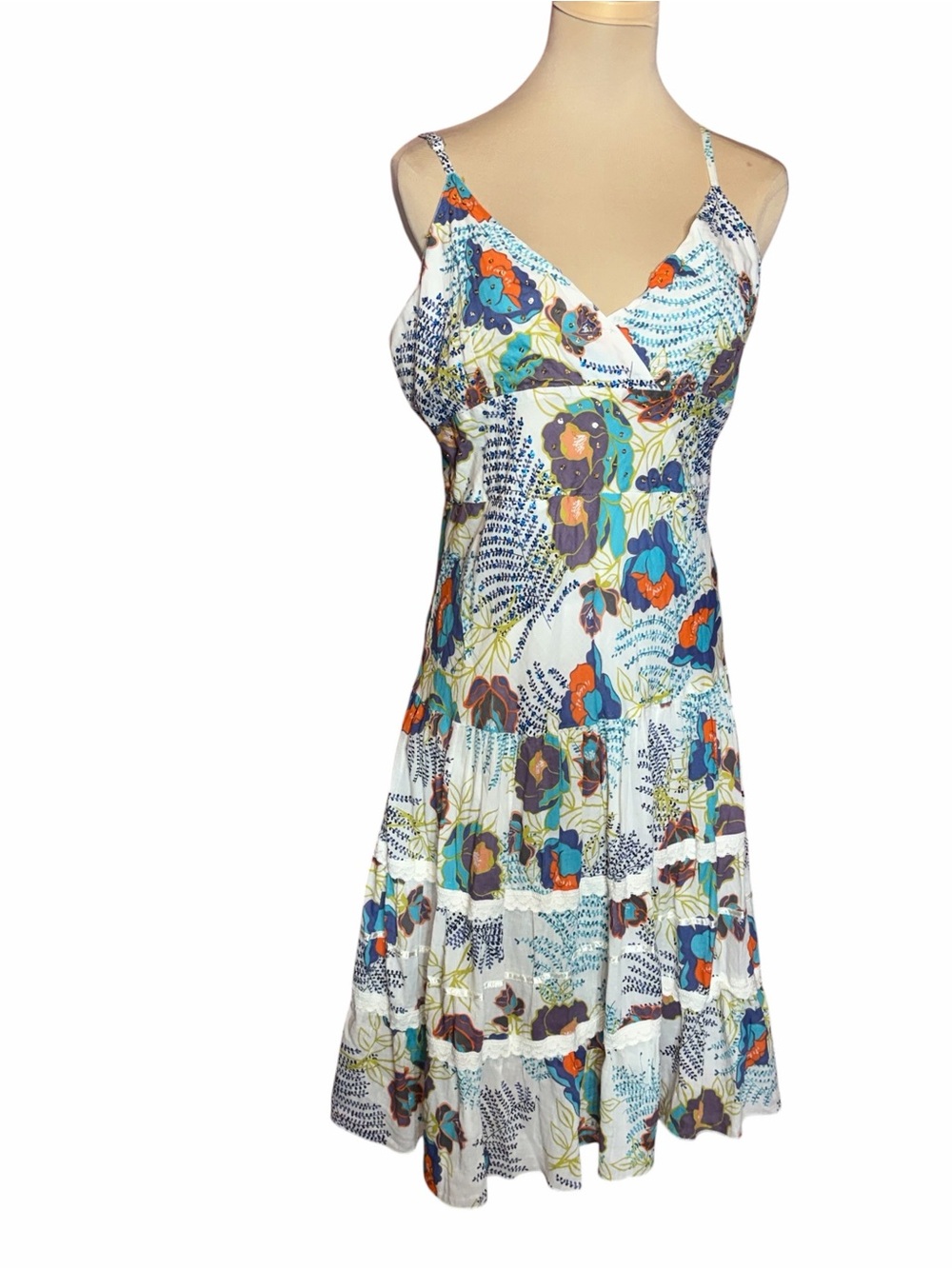 Millenium Floral Tiered Sundress White Blue V-Neck Sleeveless Dress M